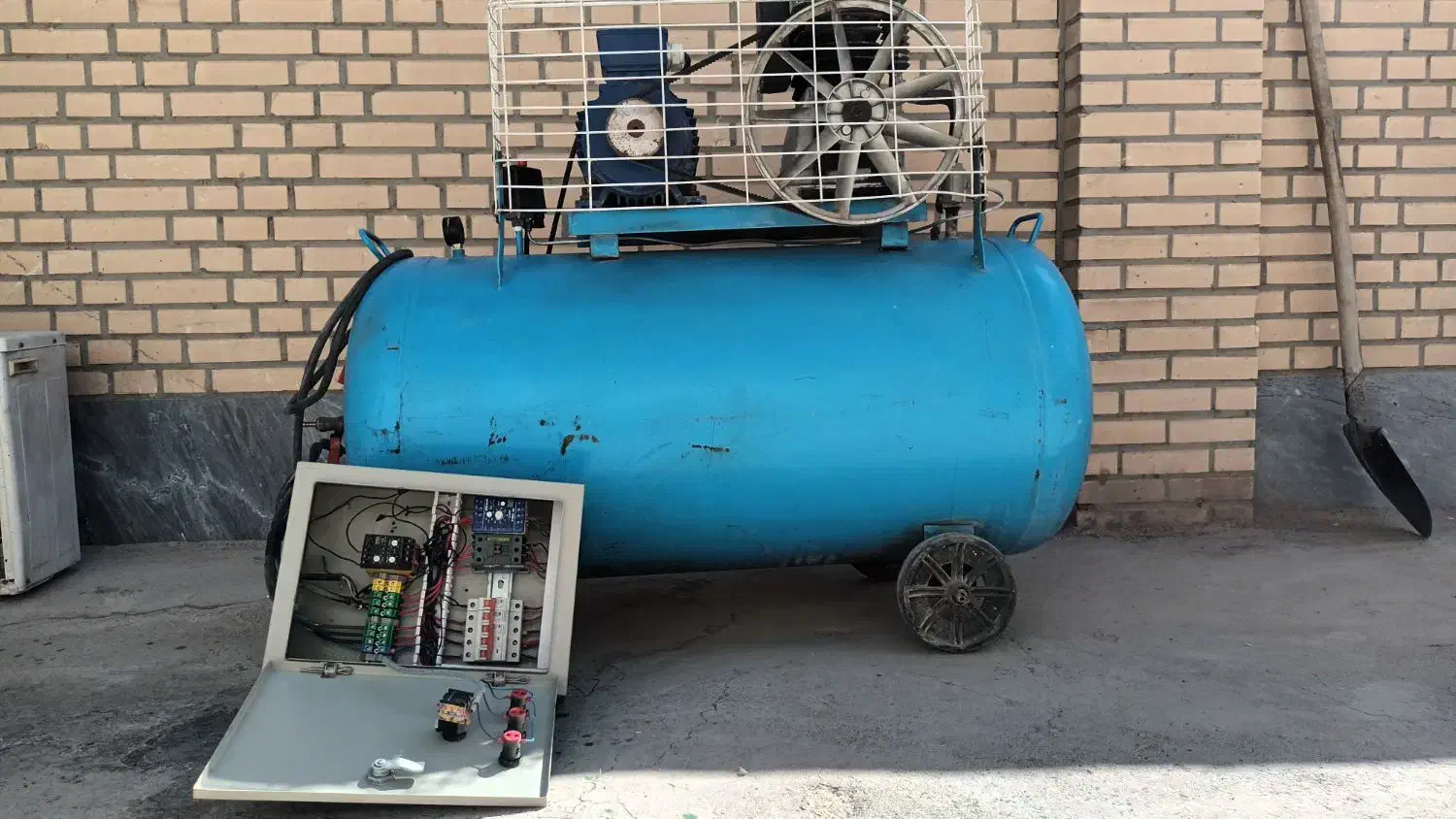 پمپ باد|ابزارآلات|اصفهان, خواجه عمید|دیوار