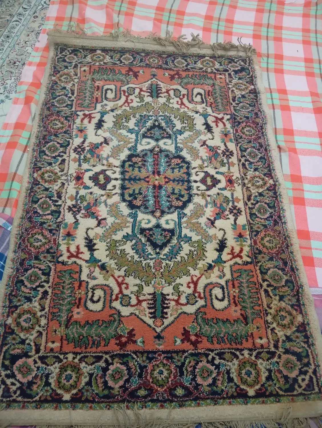 قالیچه های تمیز|فرش|ری, جوانمرد قصاب|دیوار