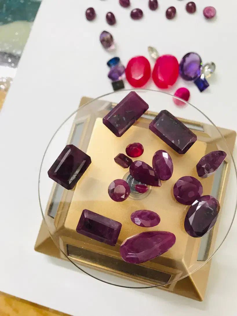 مجموعه بسیار زیبا گوهر سنگهای قیمتی ونیمه قیمتی|جواهرات|پرند, فاز ۱|دیوار