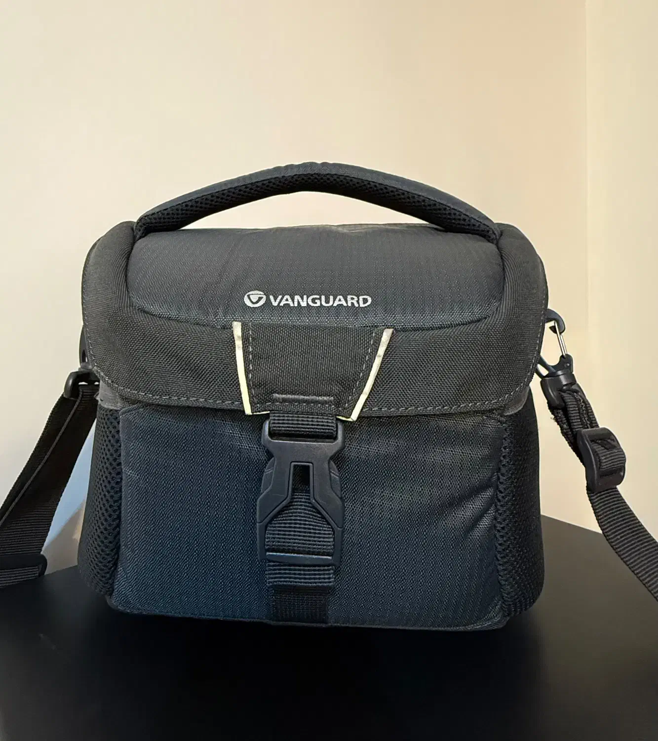 کیف دوربین|دوربین عکاسی و فیلمبرداری|اصفهان, باغ زرشک|دیوار