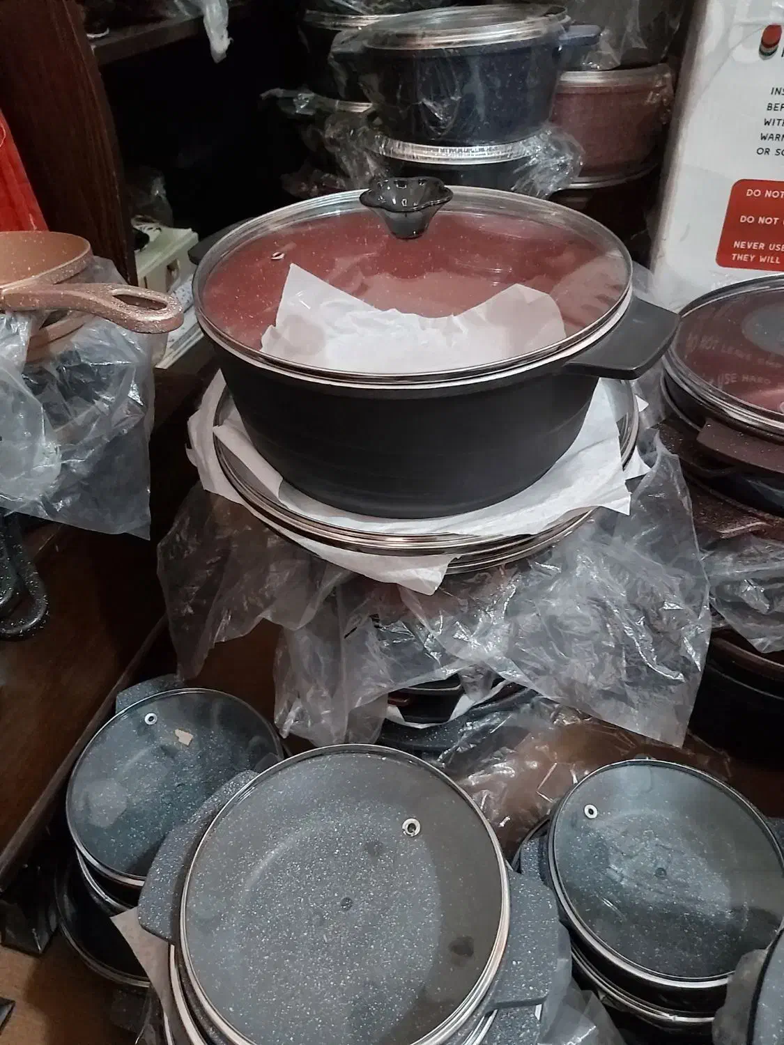 قابلمه وماهیتابه چدن|ظروف پختوپز|بم, |دیوار