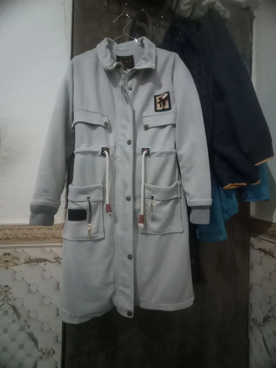 پالتو طوسی|لباس|مشهد, طبرسی شمالی|دیوار