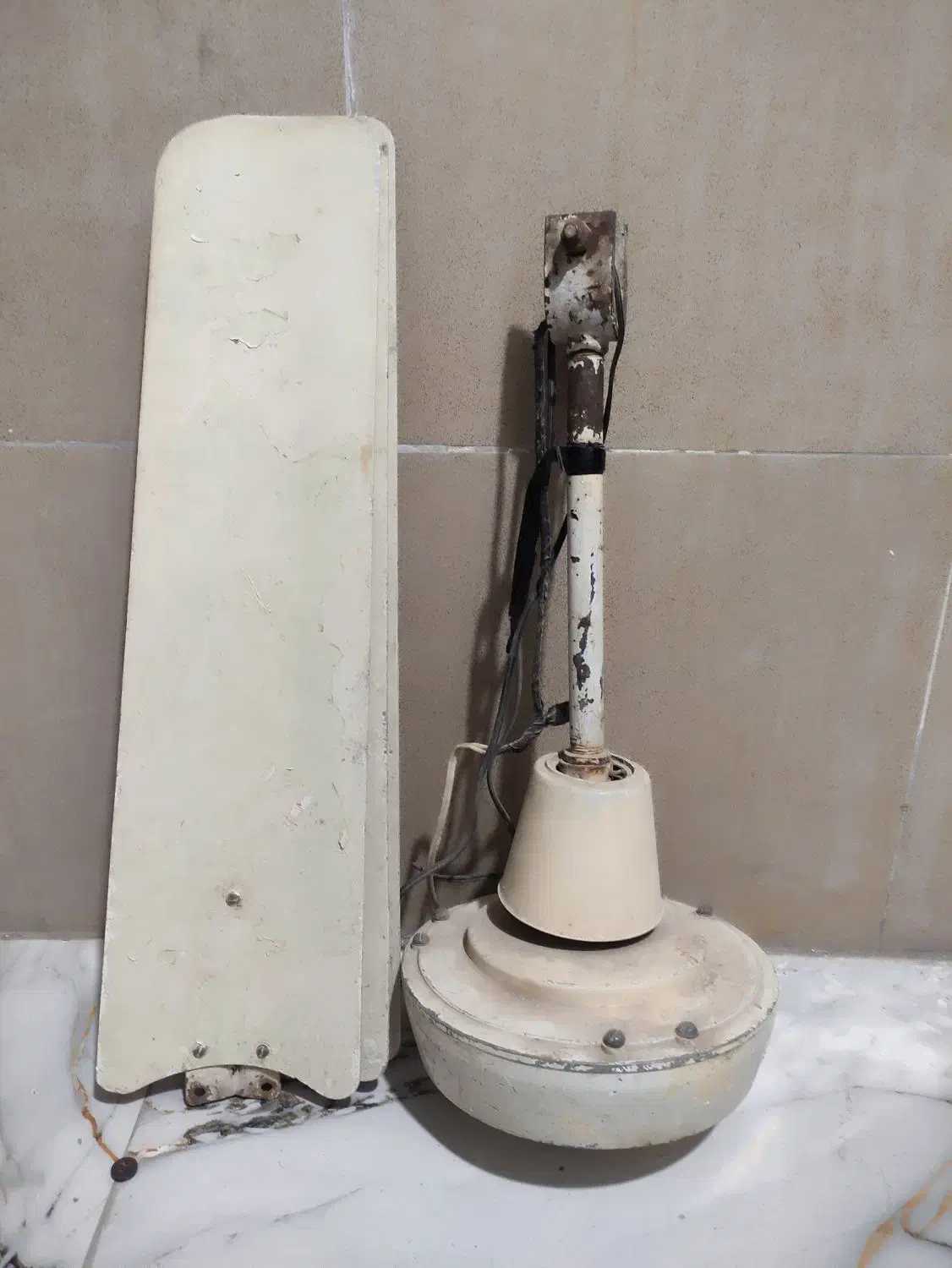 پنکه سقفی|پنکه و تصفیه‌کنندهٔ هوا|شاهین‌شهر, حاجی آباد|دیوار