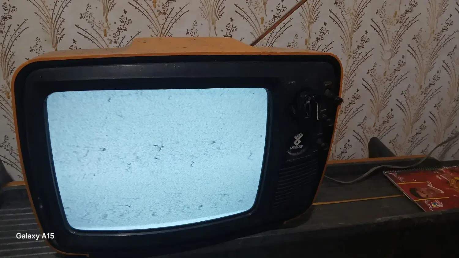 تلویزیون سیاه سفید قدیمی  سالم|تلویزیون و پروژکتور|تالش, هشتپر|دیوار
