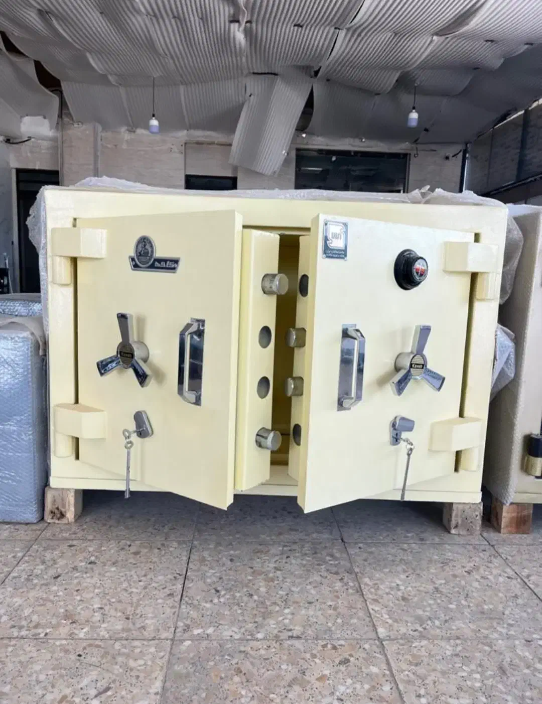 گاوصندوق ابعاد سفارشی ارسالی رایگان|ابزارآلات|سیرجان, |دیوار