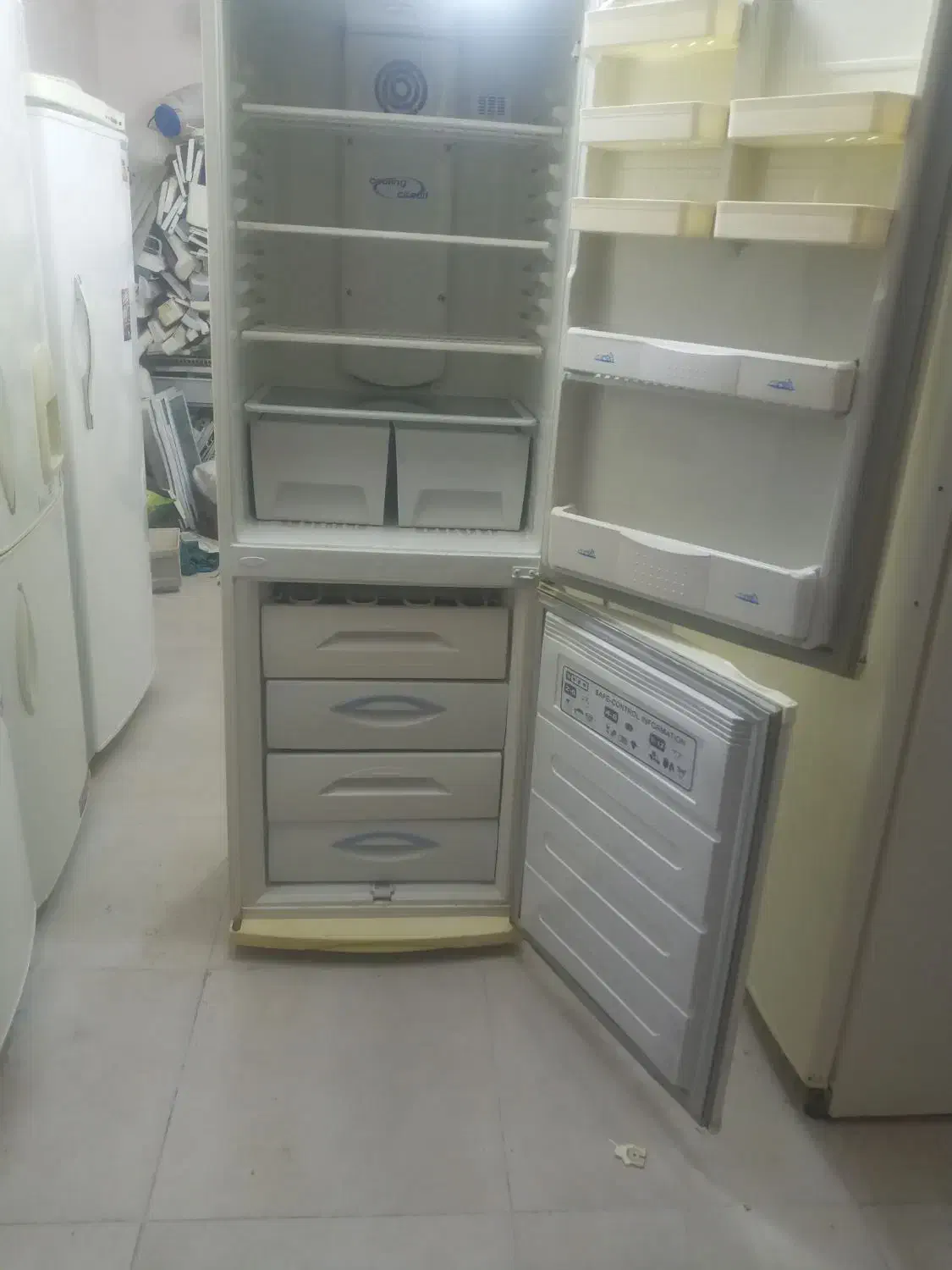 فروش  یخچال ۲درب سفید امرسان باضمانت|یخچال و فریزر|اقبالیه, |دیوار