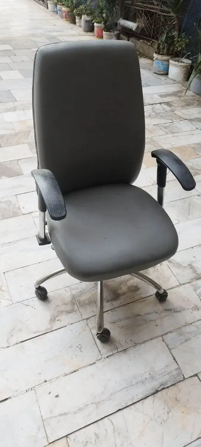 فروش صندلی چرخدار اداری درحدنو|مبلمان اداری|آستارا, |دیوار