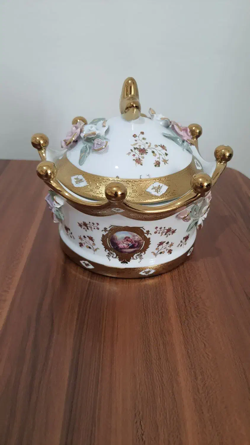 چینی گل برجسته آنتیک خاص کمیاب دکوری بوفه جهیزیه|کلکسیون اشیاء عتیقه|شیراز, سینما سعدی|دیوار