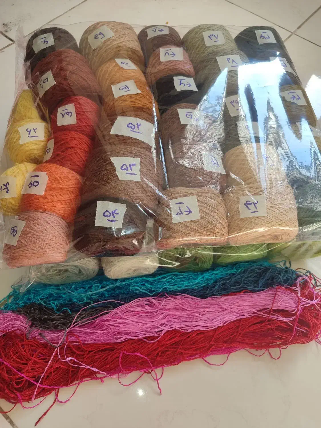 نخ و نقشه منظره با دار قالی چله کشی شده|تابلو فرش|قم, شاه ابراهیم|دیوار