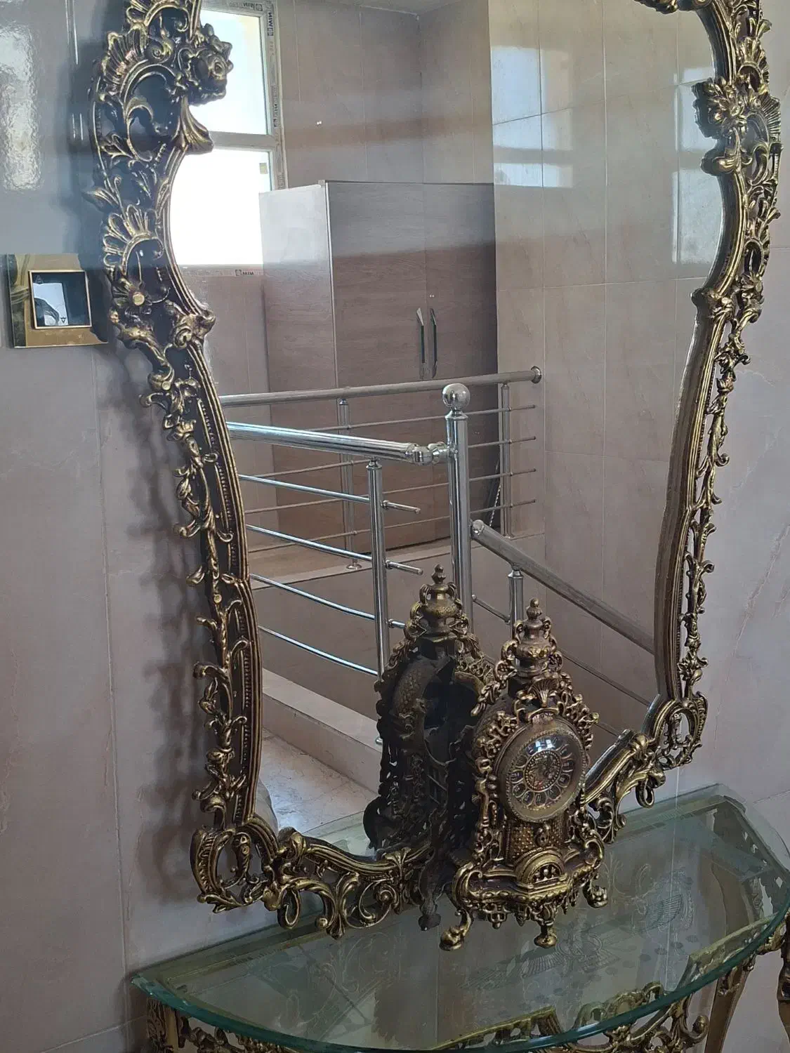 آینه همراه میز و ساعت|بوفه، ویترین، کنسول|خمینی‌شهر, |دیوار