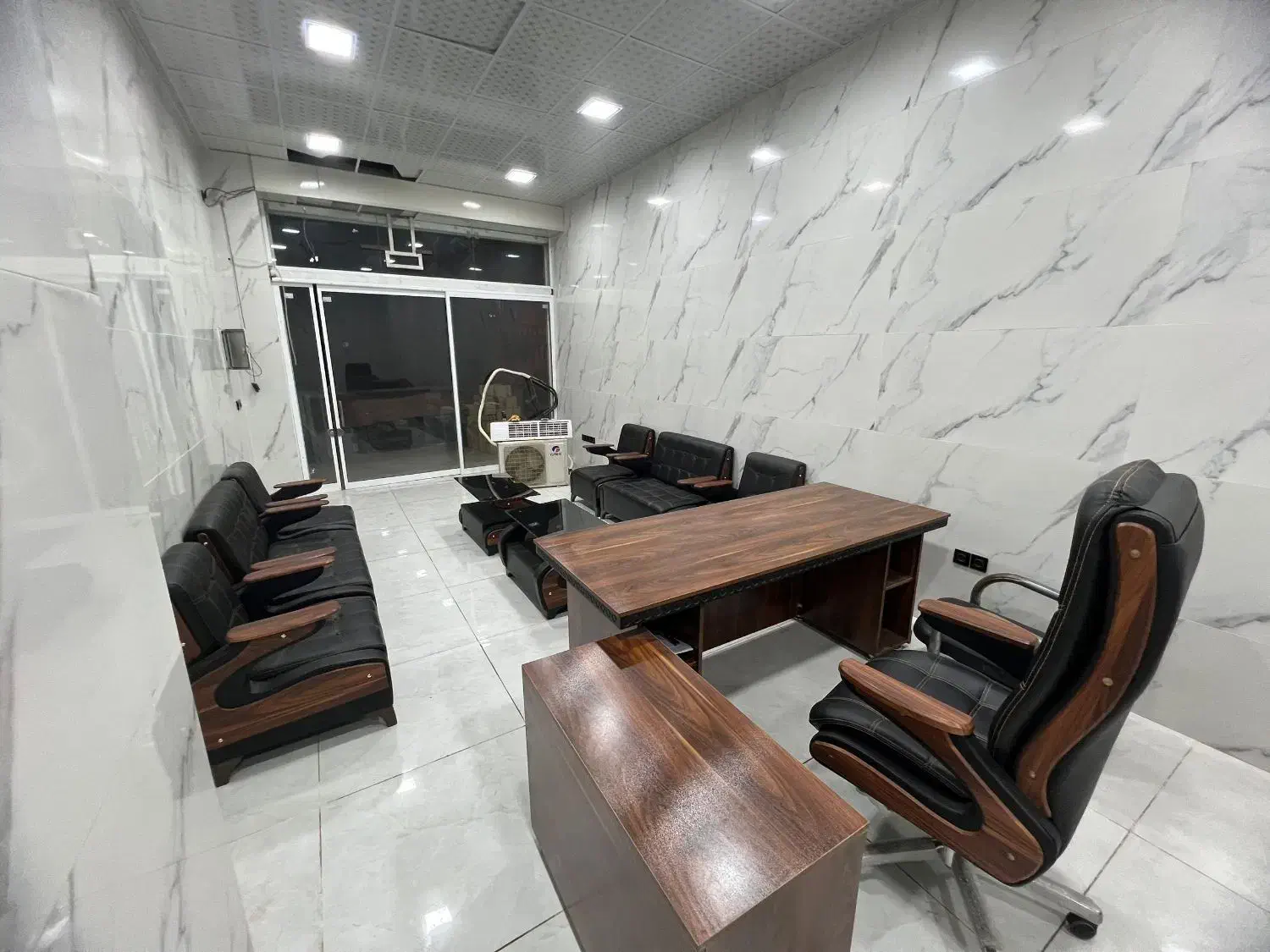 صندلی ۸ نفره با میز وسط و میز جلو ، همه نوعه نو|مبلمان اداری|بندر گناوه, |دیوار