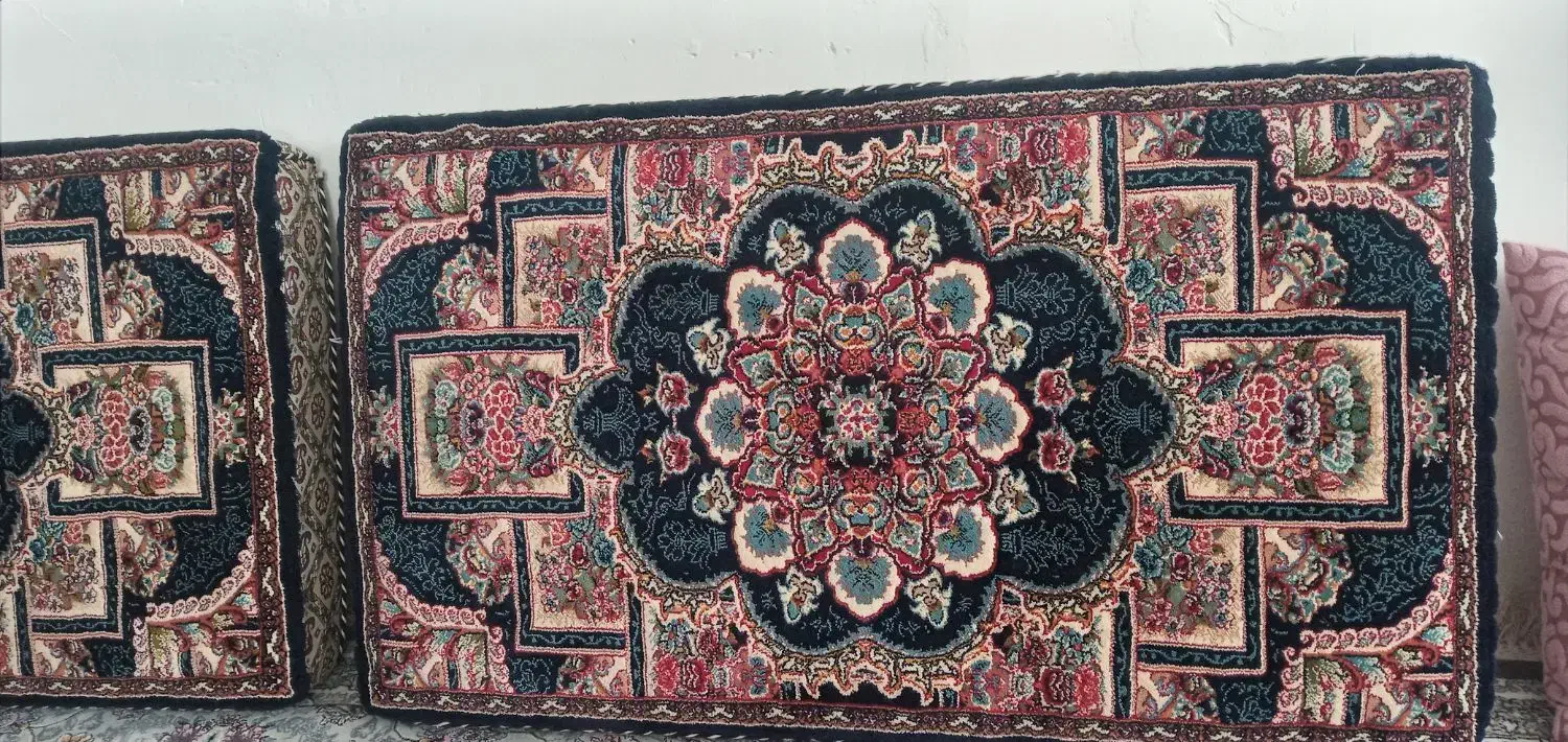 چهار عدد پشتی|پشتی|بیجار, |دیوار