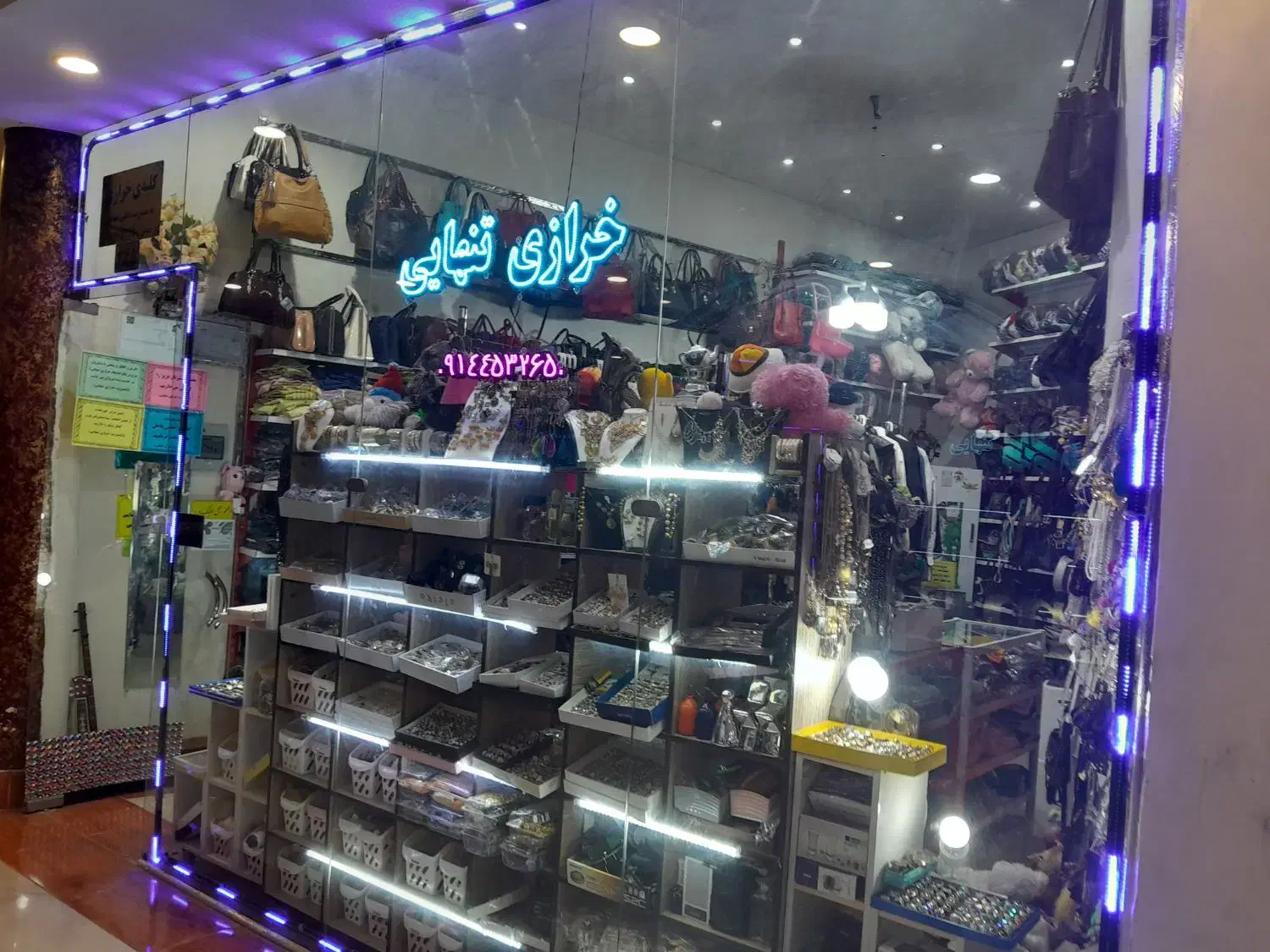 یک باب مغازه ۲۴متری واقع در مجتمع شوراسنتر|فروش مغازه و غرفه|اردبیل, |دیوار