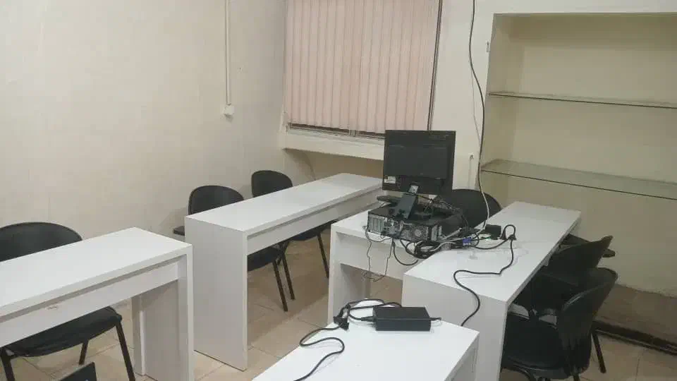 کلاس و فضای آموزشی مجهز در چهارراه سینماسعدی|اجارهٔ کوتاهمدت دفتر کار و فضای آموزشی|شیراز, سینما سعدی|دیوار