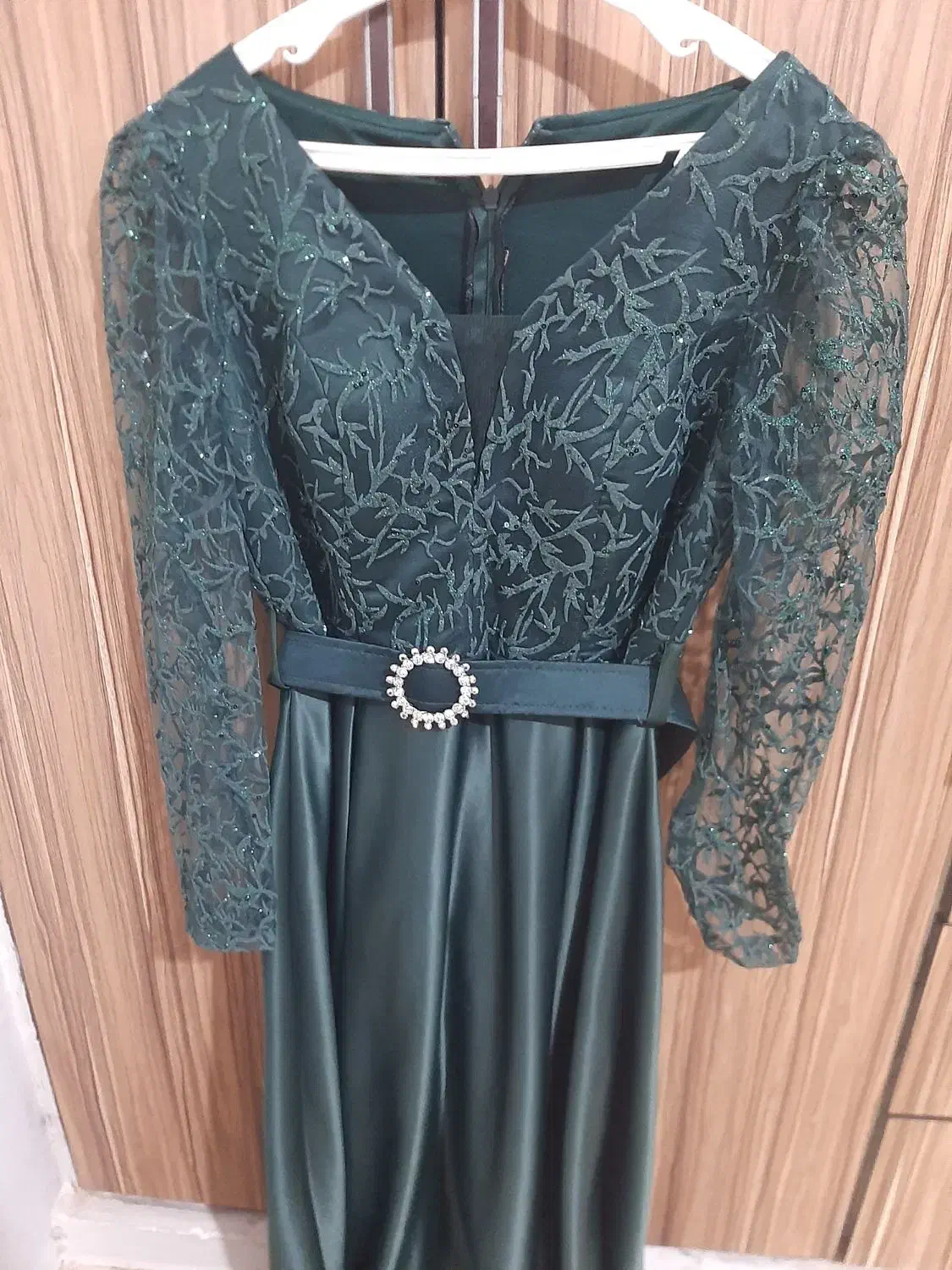 لباس مجلسی|لباس|آبیک, |دیوار