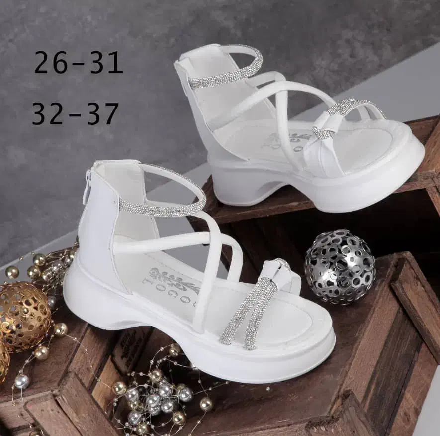 یک نفرخانم فروشنده درکیف کفش خیابان امام بانک مسکن|استخدام بازاریابی و فروش|گرمسار, |دیوار