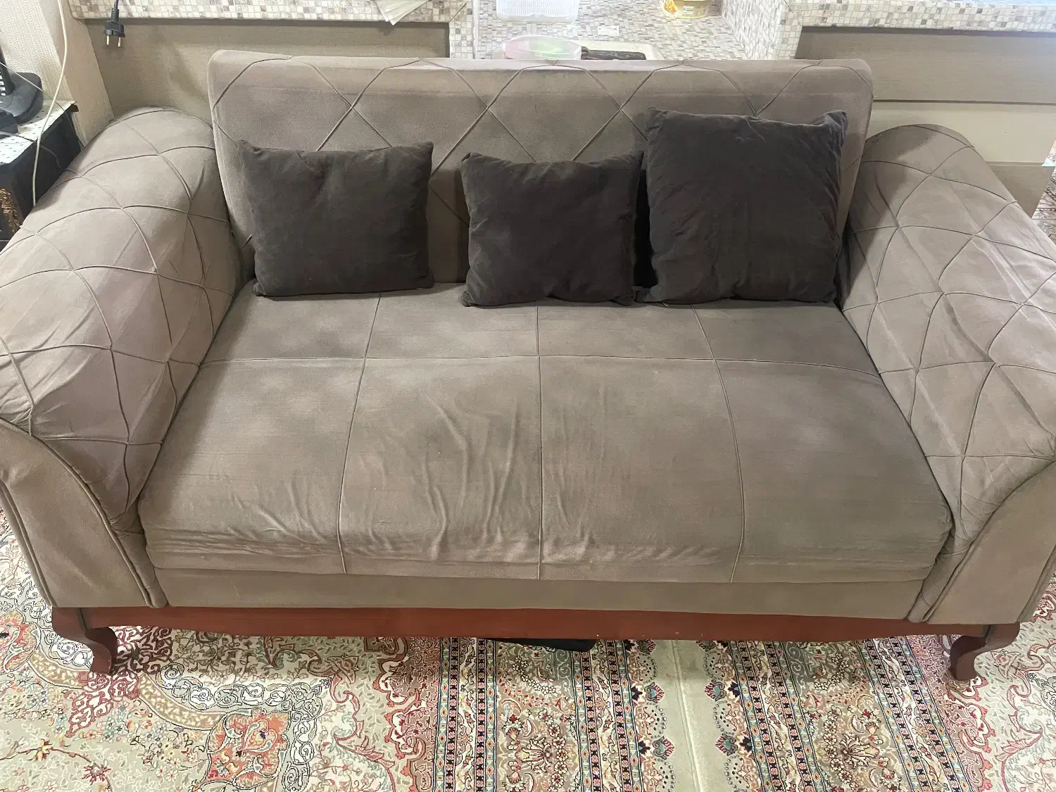 مبل ۷نفره|مبلمان خانگی و میز عسلی|رشت, گلباغ نماز|دیوار