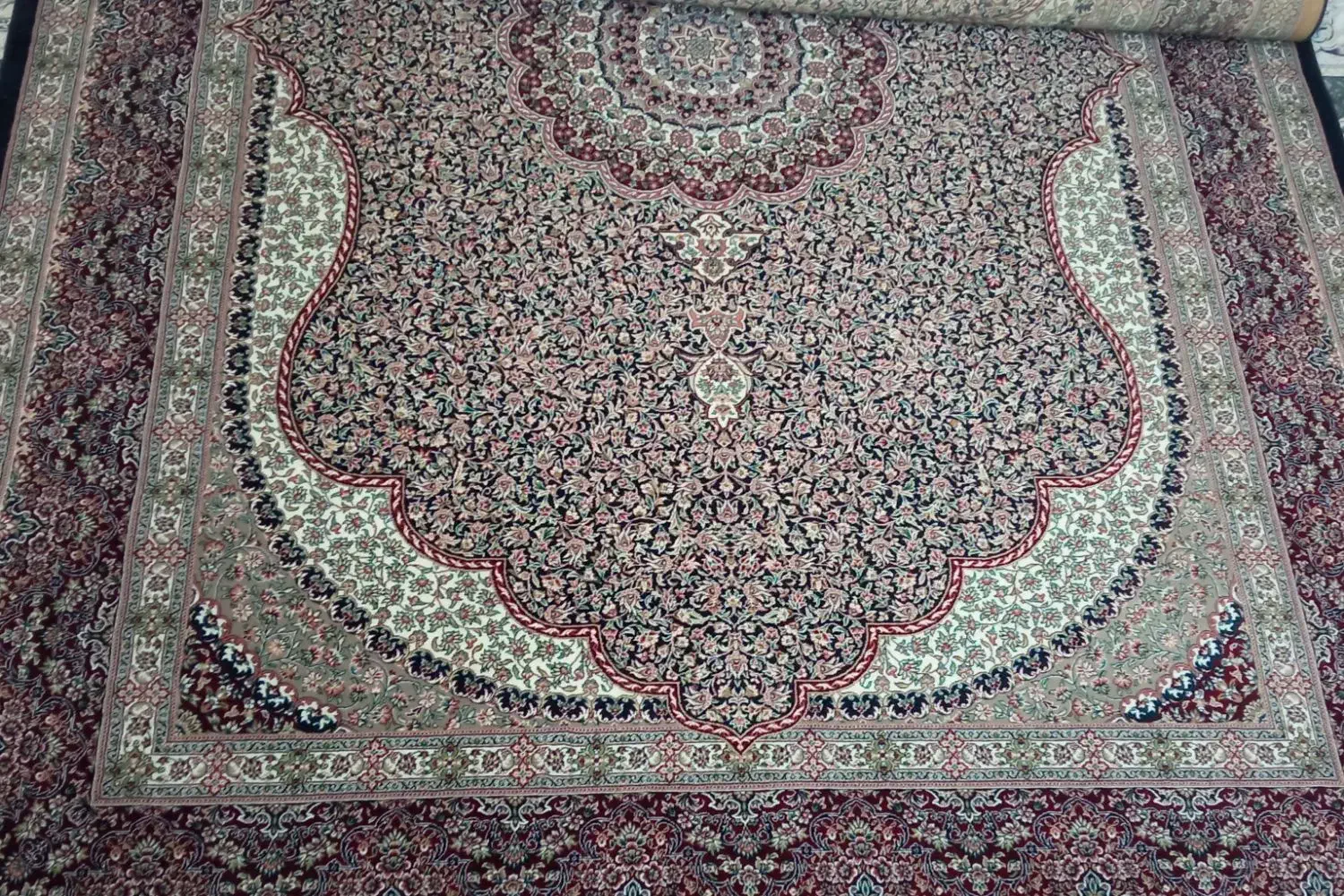 دوتا فرش سالم|فرش|بجنورد, |دیوار