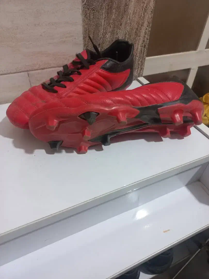 کفش چمن|تجهیزات ورزشی|بهبهان, |دیوار