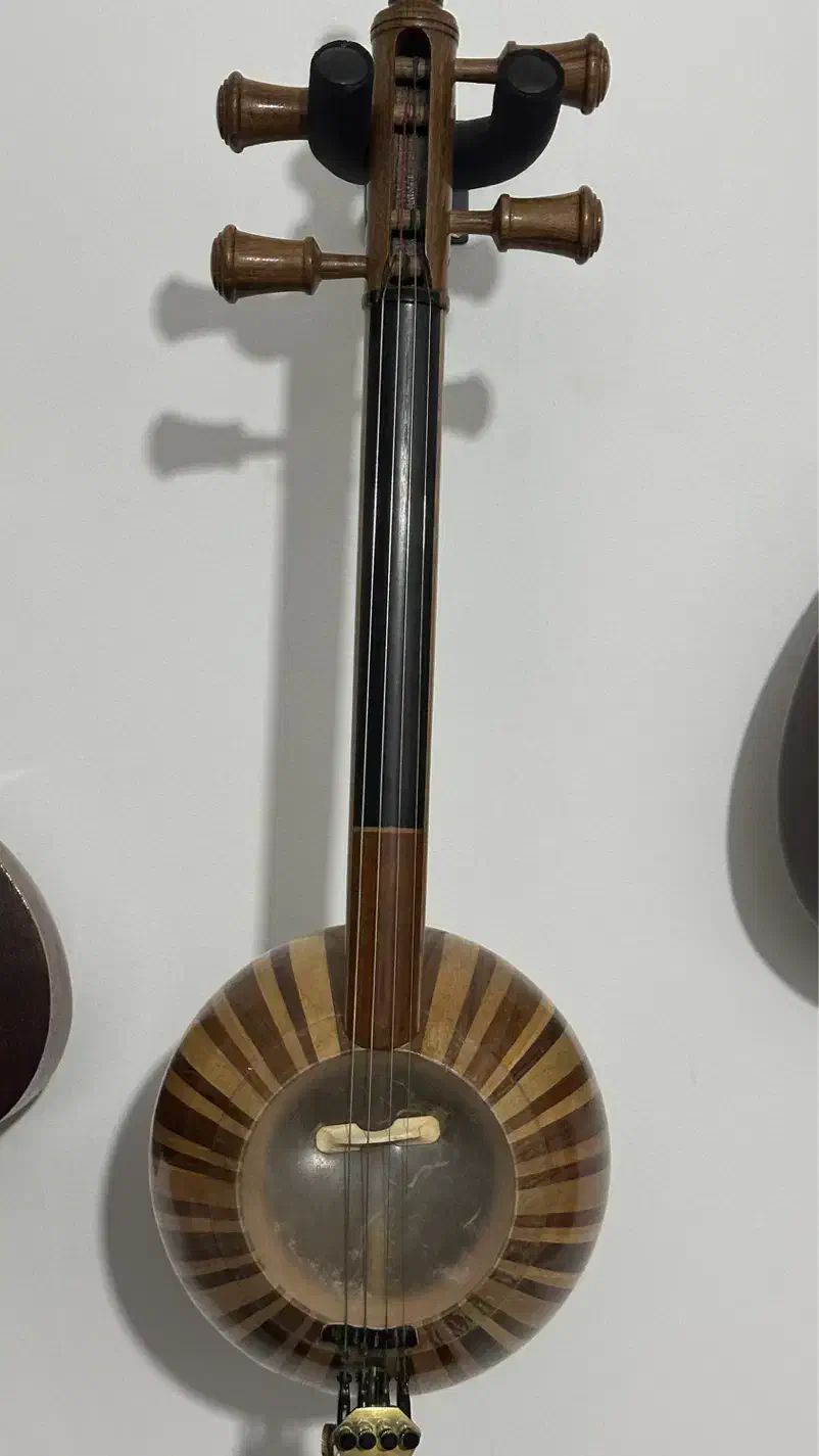 کمانچه ۶۰ ترک فرهادی|سازهای سنتی|هشتگرد, هشتگرد قدیم|دیوار