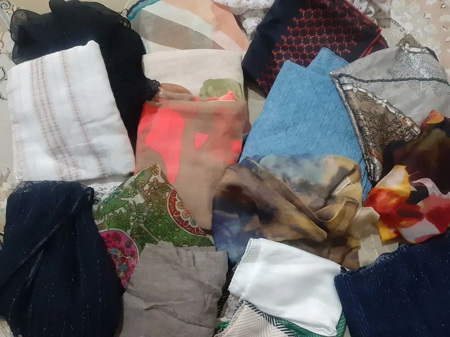 تعدادی کیف و شال و روسری|لباس|اهواز, سلطانمنش|دیوار