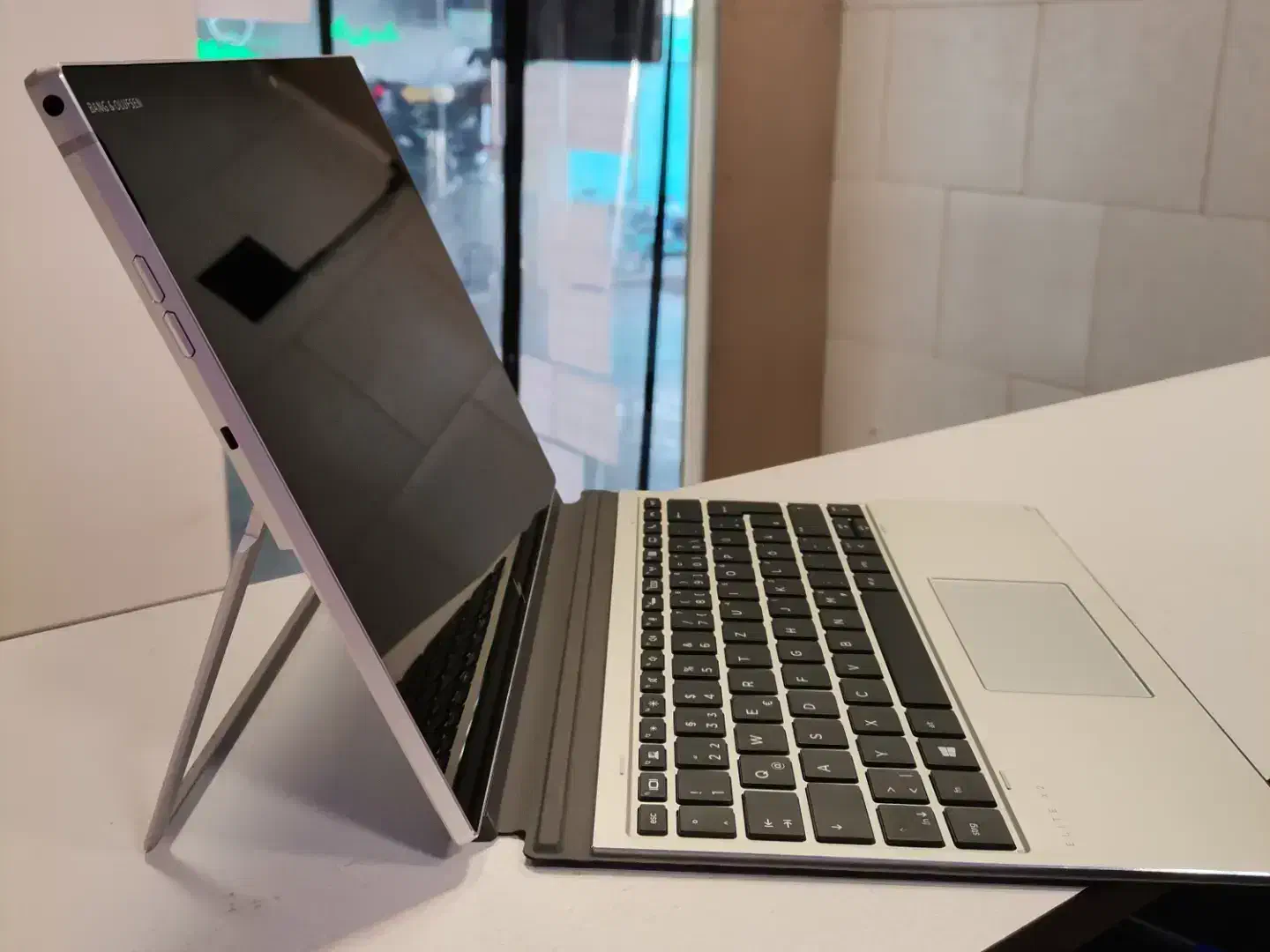 لپتاپ تبلت شو HP ELITE X2|رایانه همراه|ری, سرتخت|دیوار