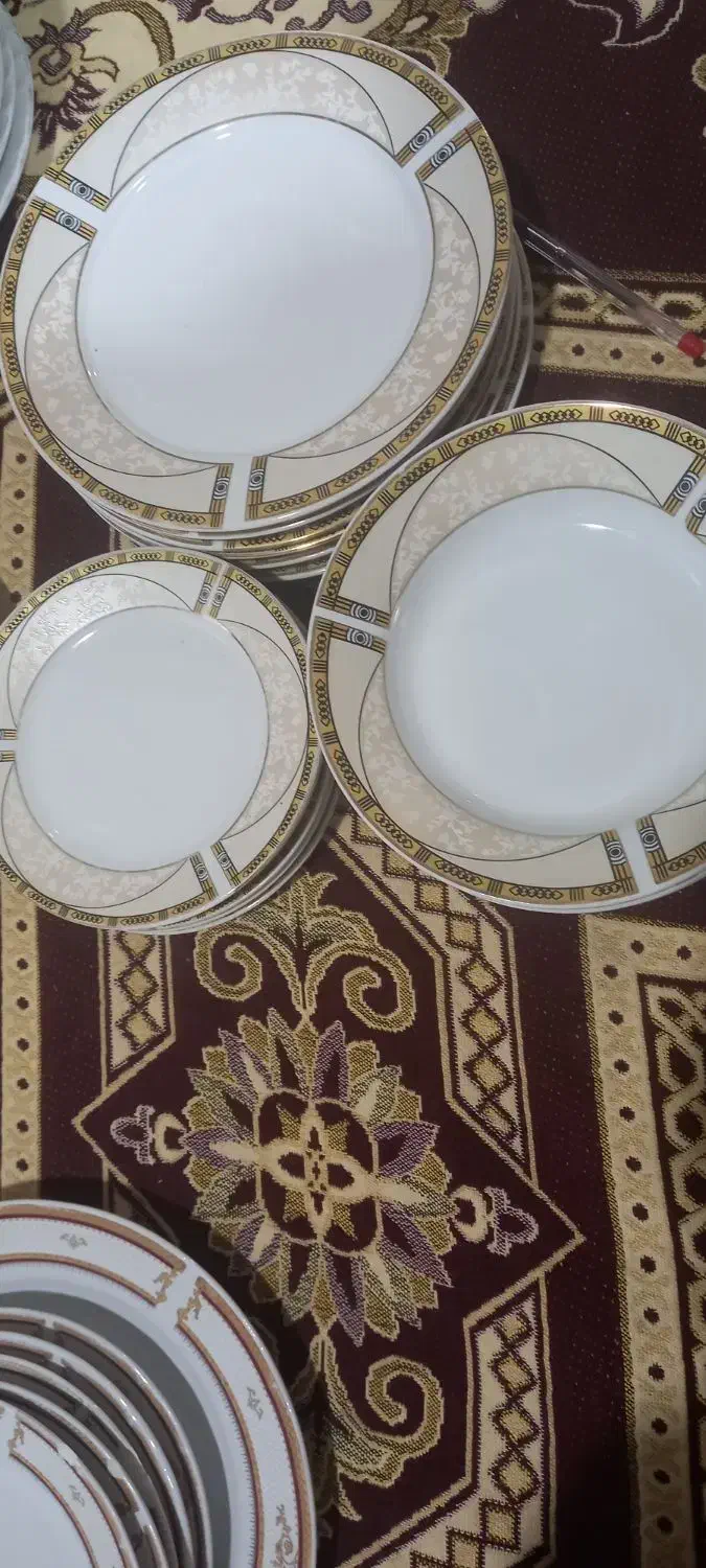 مقداری چینی دست دوم|ظروف سرو و پذیرایی|سیلاخور, |دیوار