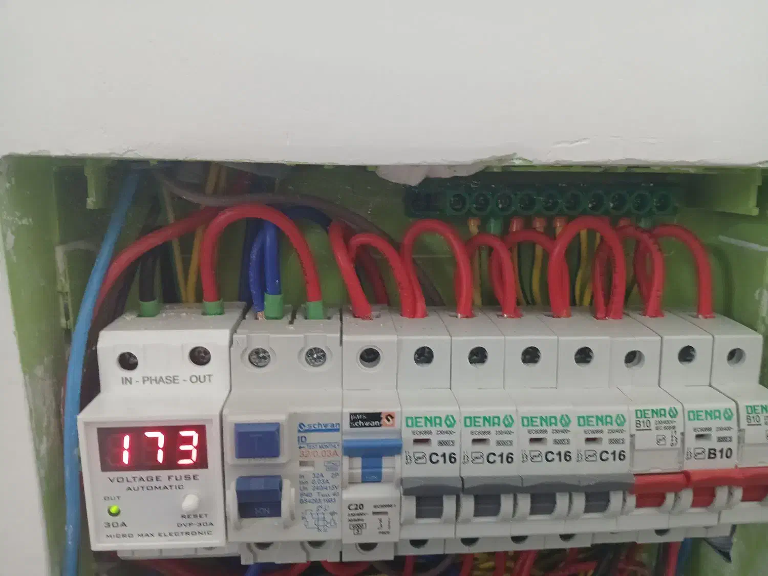 شاگرد نیمه ماهر برق ساختمان|استخدام معماری، عمران و ساختمانی|رودسر, |دیوار