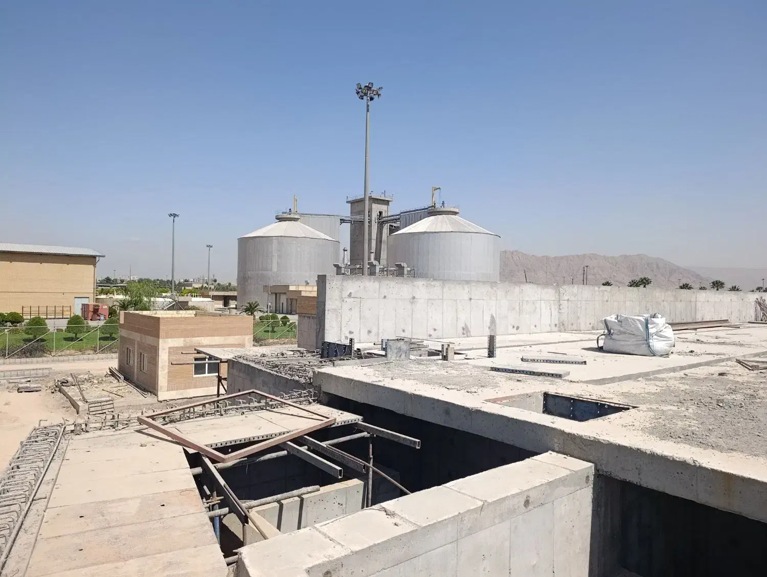 دیوار چینی پیمانکاری،آرماتور،آببندی،نما ،گچکار|خدمات پیشه و مهارت|تهران, صادقیه|دیوار