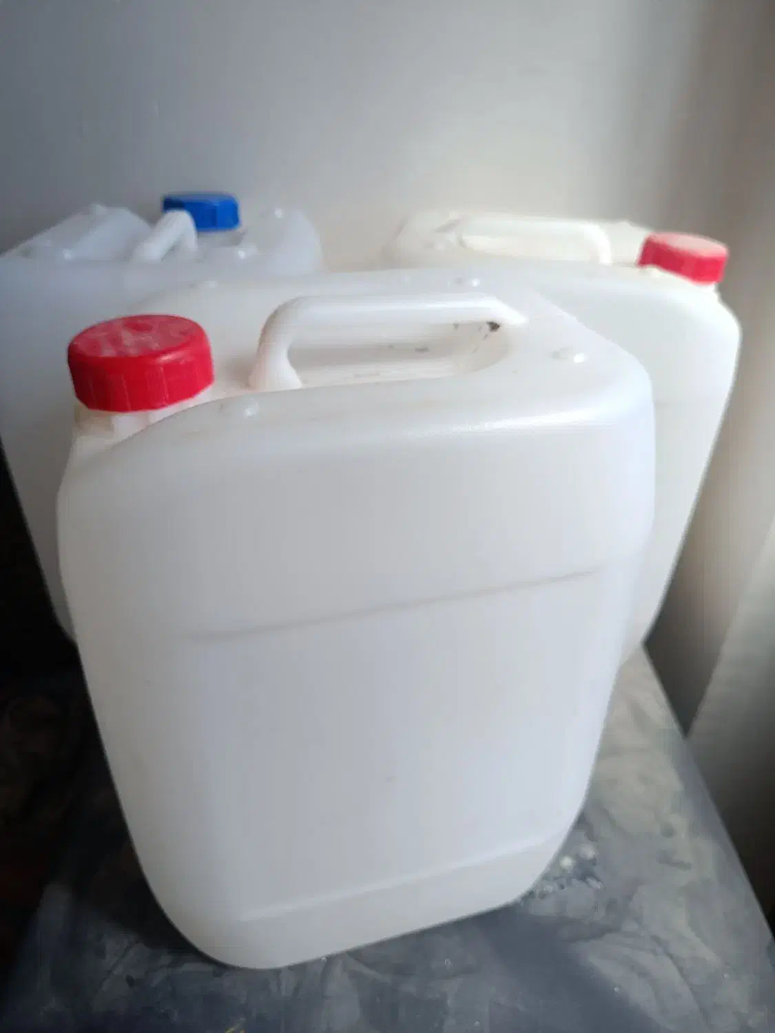 گالون آب|ظروف نگهدارنده، پلاستیکی، یکبارمصرف|هیرمند, |دیوار