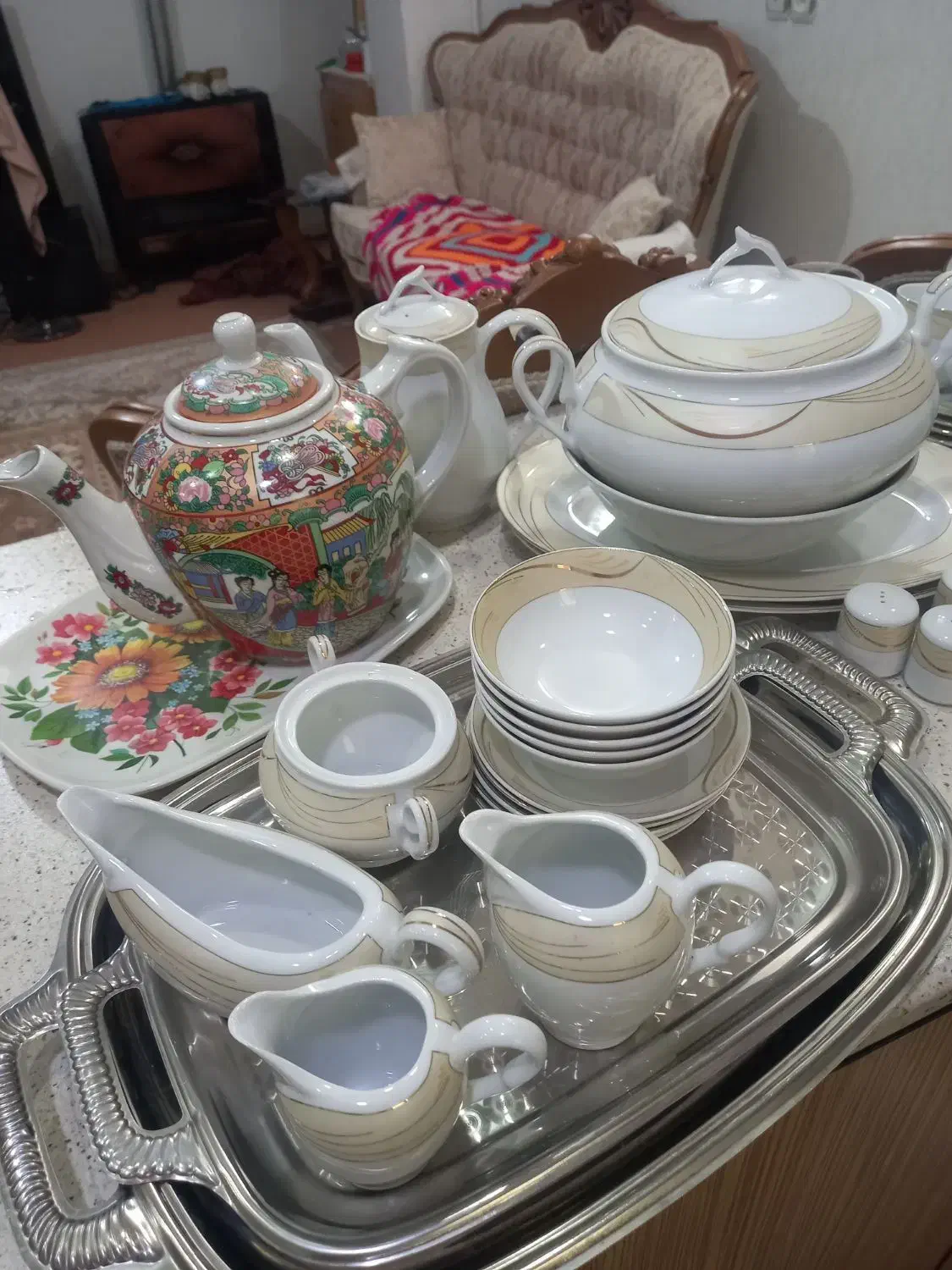 فروش ظروف و قوری گلمرغی قدیمی|ظروف سرو و پذیرایی|اسلامشهر, شهرک قائمیه|دیوار