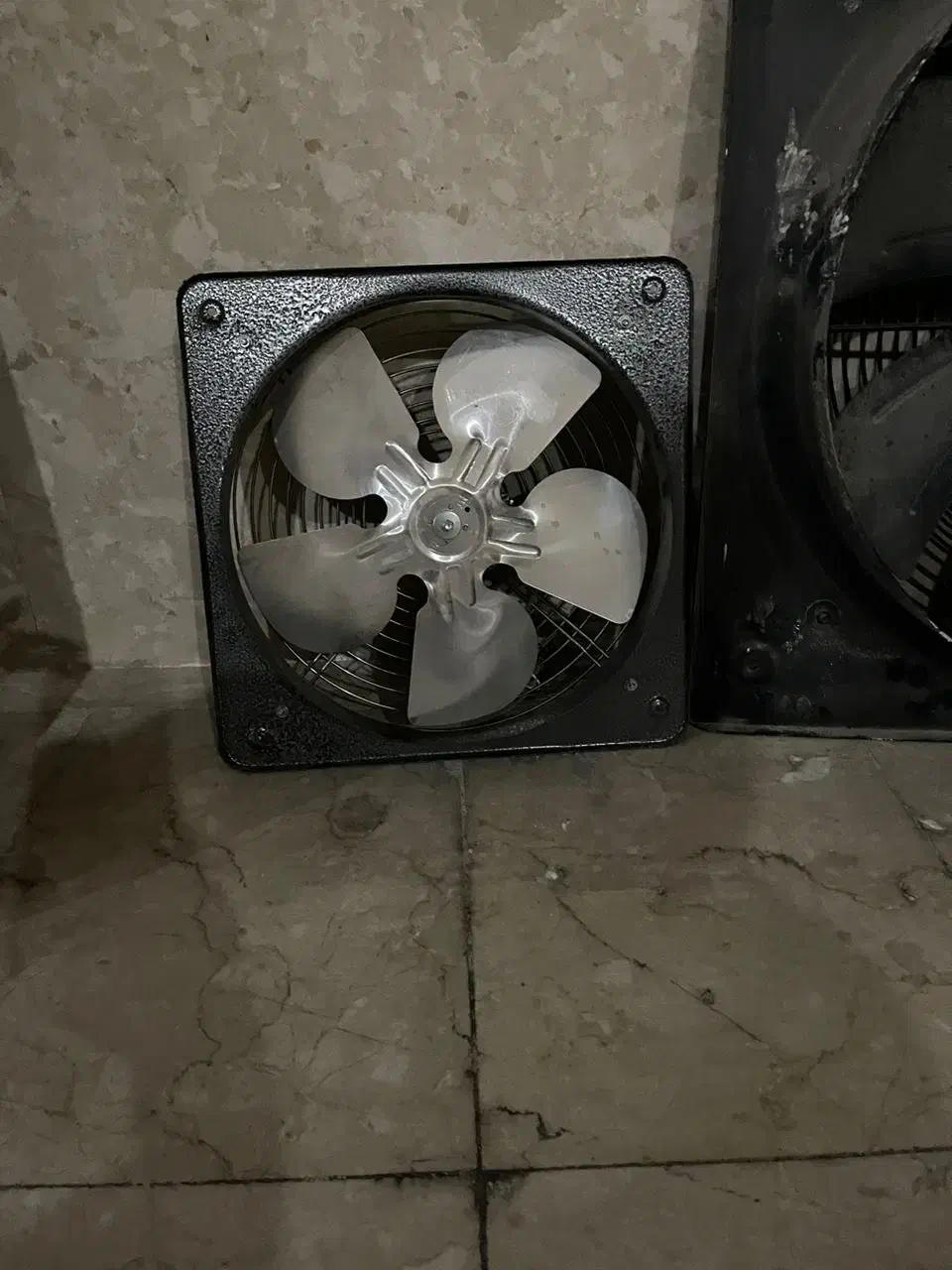 هواکش و دمنده|پنکه و تصفیه‌کنندهٔ هوا|تهران, گلستان (شهرک راه آهن)|دیوار