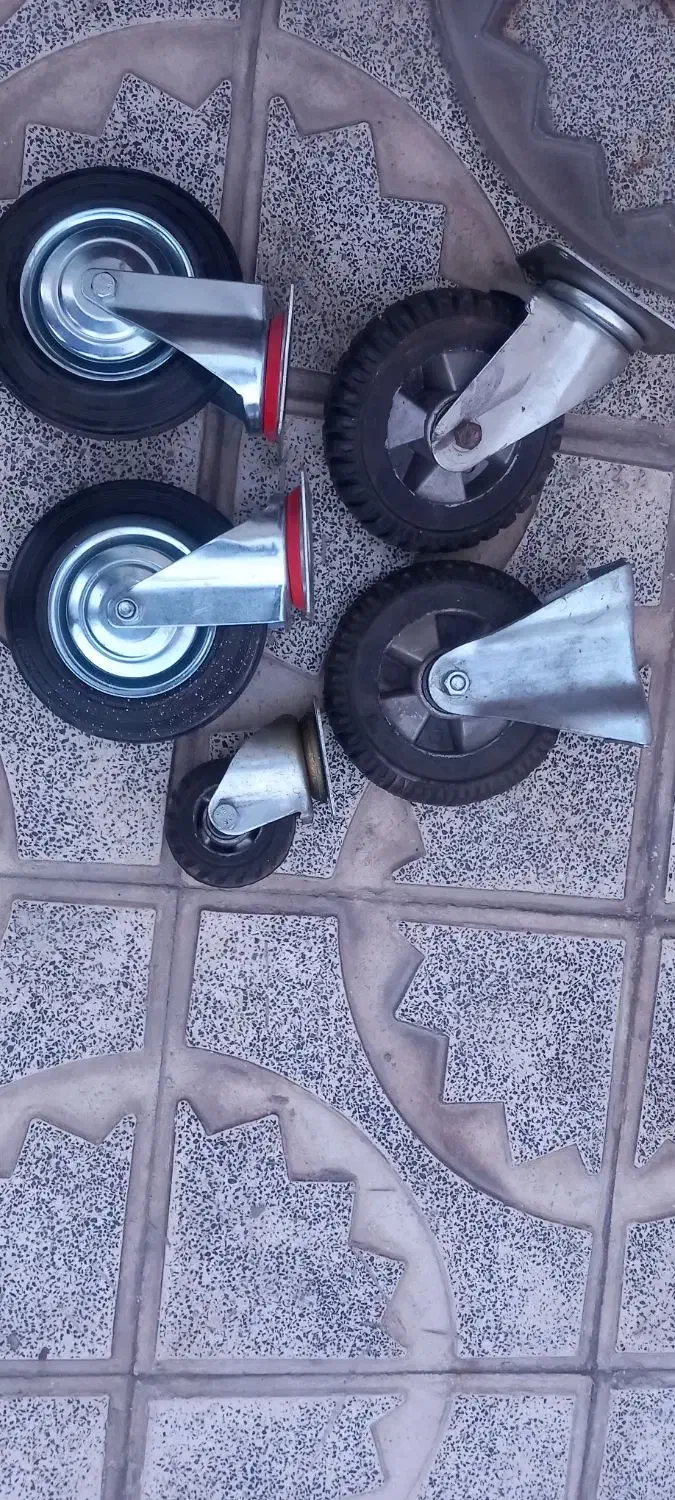 ۴ عدد چرخ گردان بزرگ یک عدد کوچک|ابزارآلات|قرچک, مهدیه|دیوار