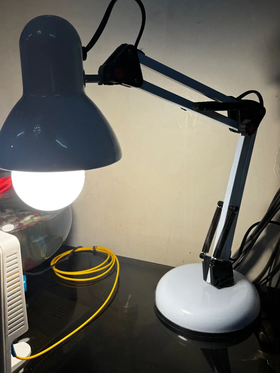 چراغ مطالعه در حد نو است|لامپ و چراغ|تهران, زعفرانیه|دیوار