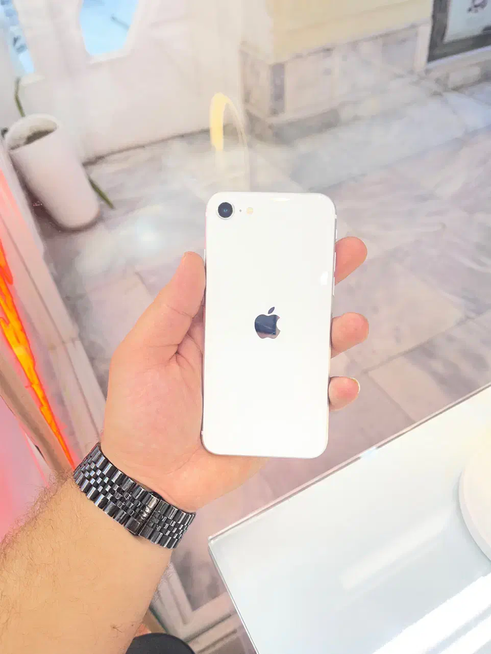 ایفون seسفید اقساطی(شیخ استور)|موبایل|اصفهان, جلفا|دیوار