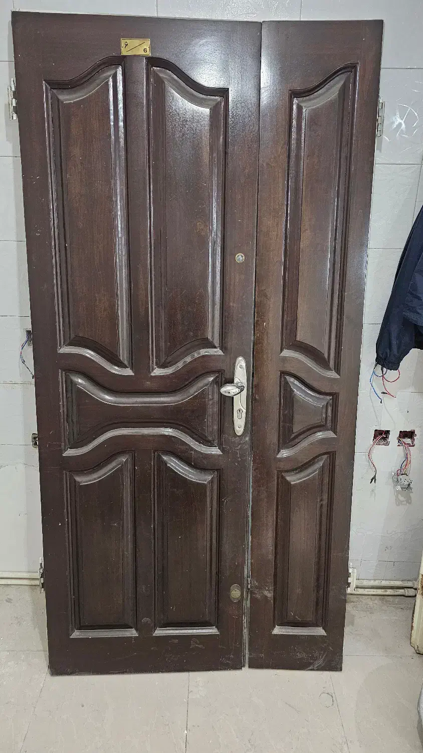 درب چوبی قدیمی و سالم بهمراه قفل و یراق کامل|مصالح و تجهیزات ساختمان|تهران, سازمان برنامه شمالی|دیوار