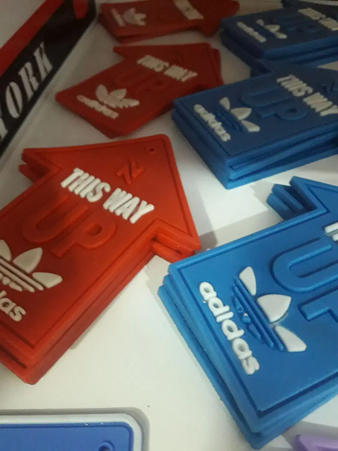 دمپایی|کیف، کفش، کمربند|حمیدیا, |دیوار