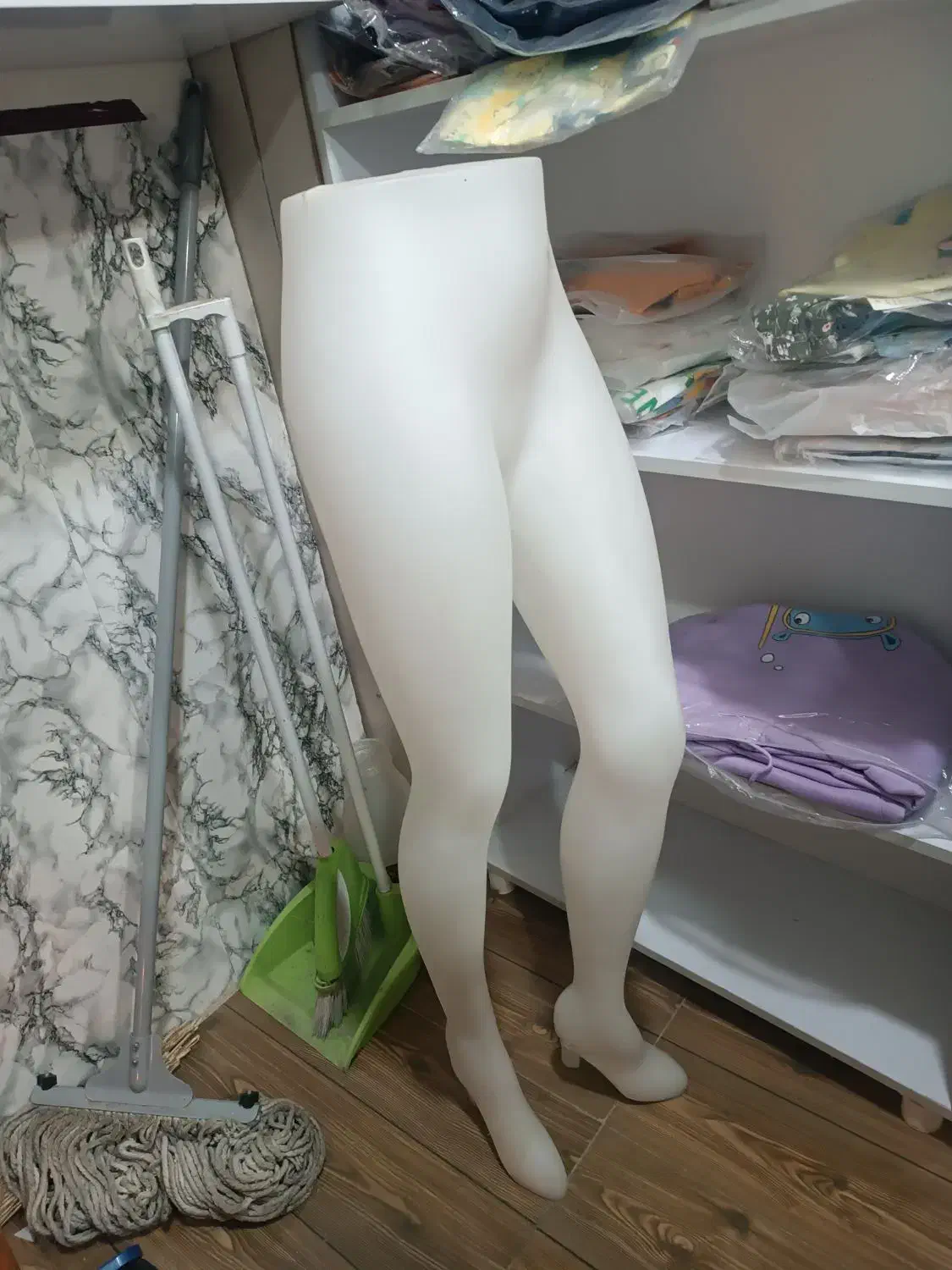 فروش مانکن و قفسه مغازه|فروشگاه و مغازه|صحنه, |دیوار