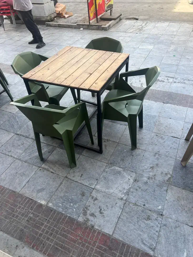 صندلی پلیمری و پلاستیکی با میز|کافیشاپ و رستوران|هشتگرد, هشتگرد قدیم|دیوار