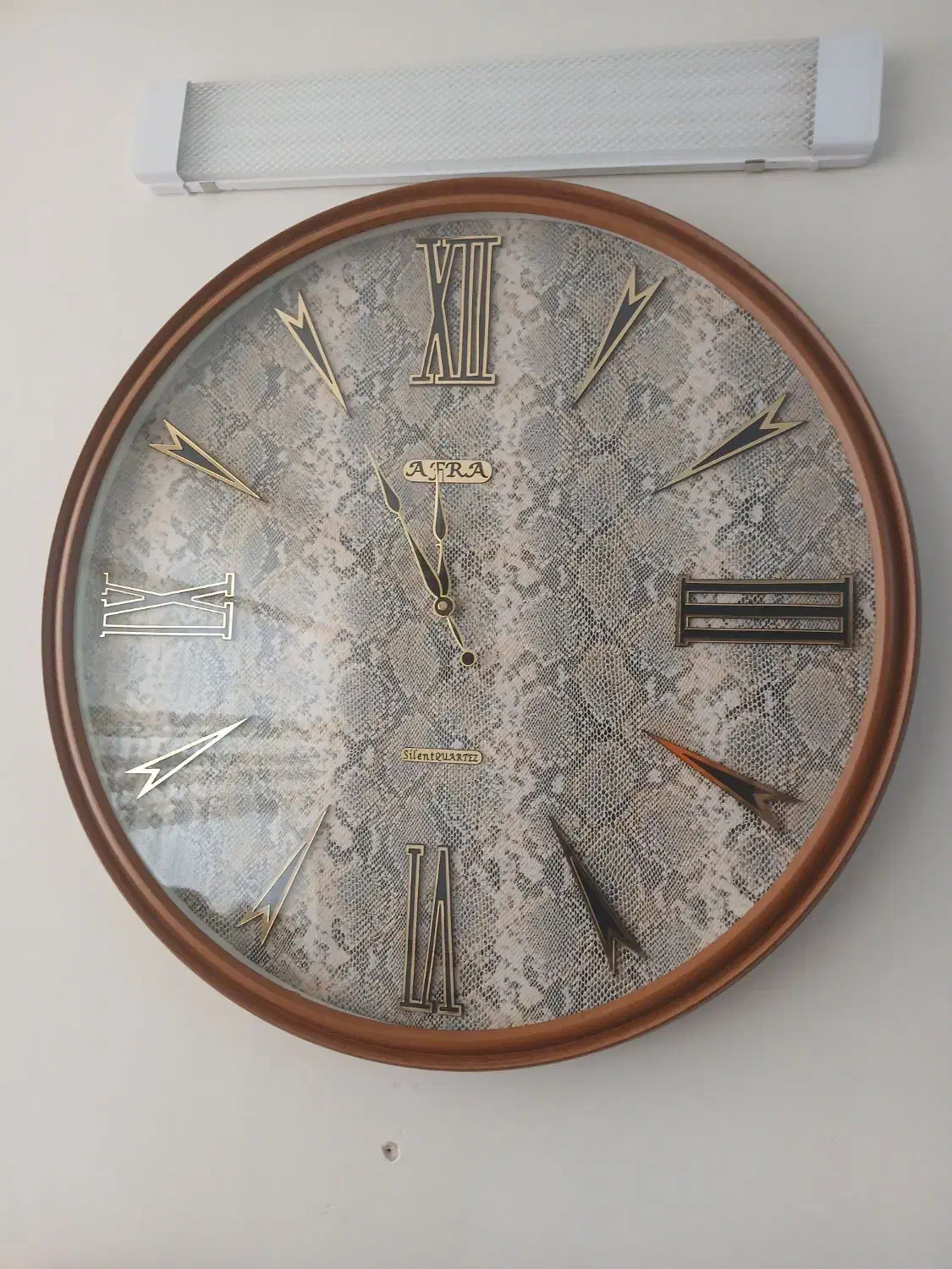 ساعت دیواری چوبی جنس عالی|ساعت دیواری و تزئینی|اراک, |دیوار