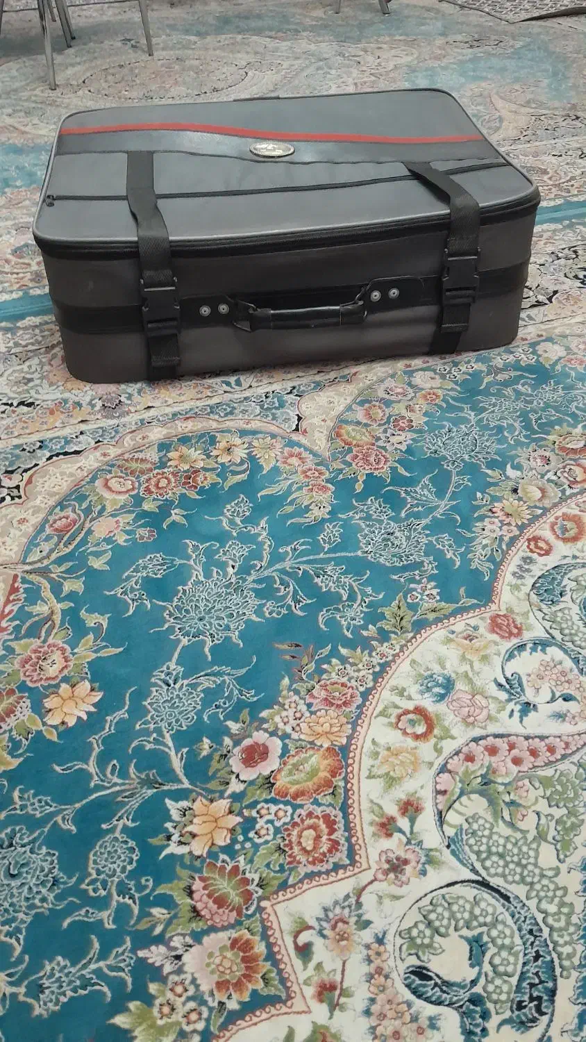 چمدان مسافرتی|کیف، کفش، کمربند|اندیشه, پرنیان|دیوار