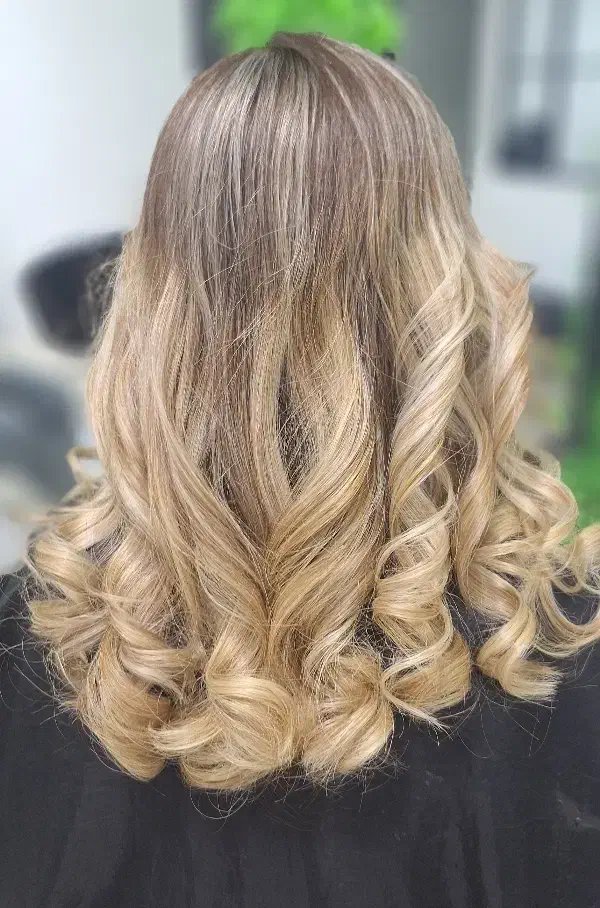 خدمات و آموزش رنگ مو و انواع تراپی|خدمات آرایشگری و زیبایی|کرمانشاه, |دیوار