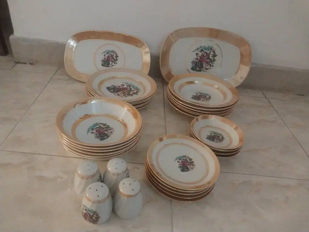 سرویس 6 نفره چینی قدیمی|ظروف سرو و پذیرایی|کاشان, شهرک صنعتی امیرکبیر ۲|دیوار