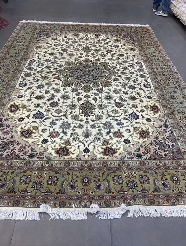 فرش دستباف (بساک)۹ متری تک تبریز ۵۰ رج اعلا|فرش|مشکین‌دشت, |دیوار