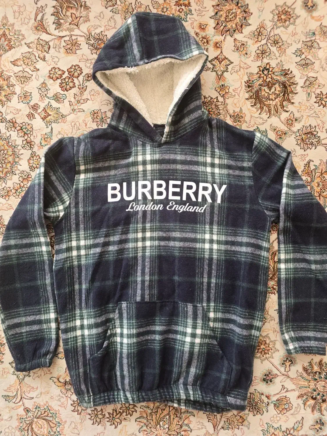 هودی|لباس|آران و بیدگل, |دیوار