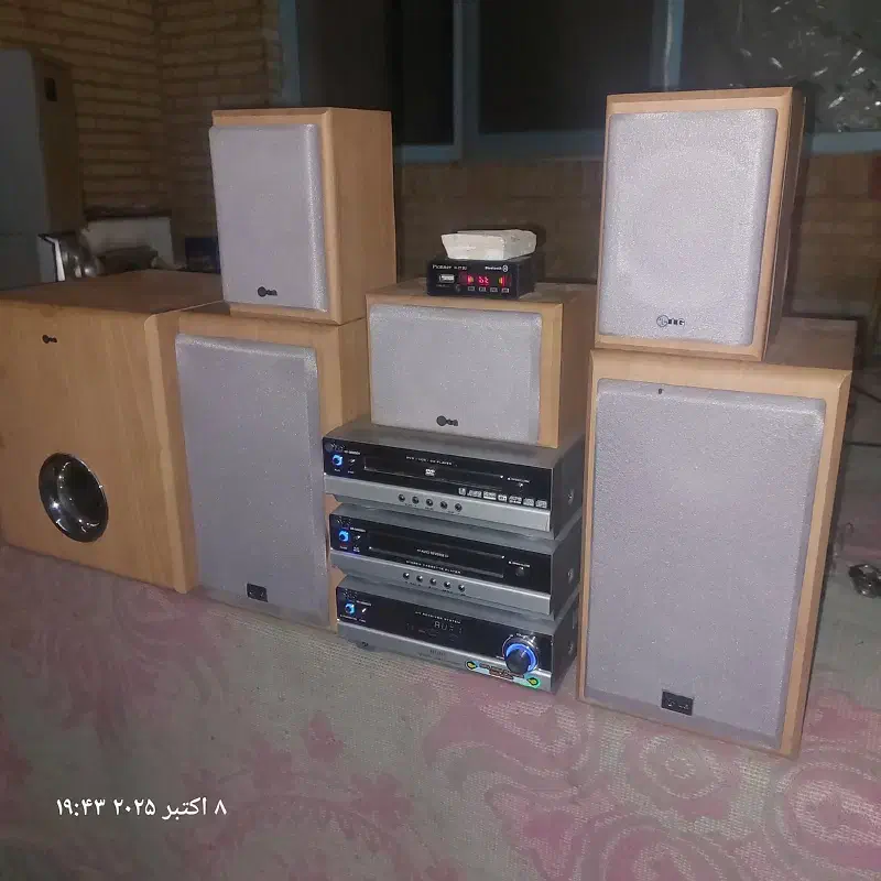 تعدادی رادیو ضبط قدیمی. م خاتمی|سیستم صوتی خانگی|یزد, |دیوار
