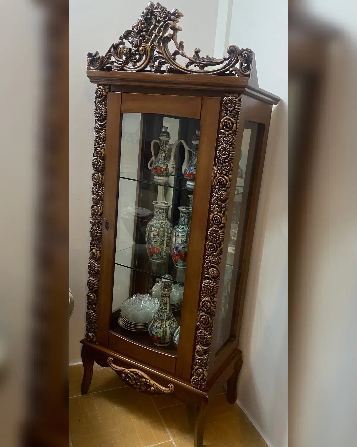 بوفه در حد نو با قد تقریبا ۱۶۵|بوفه، ویترین، کنسول|قزوین, |دیوار