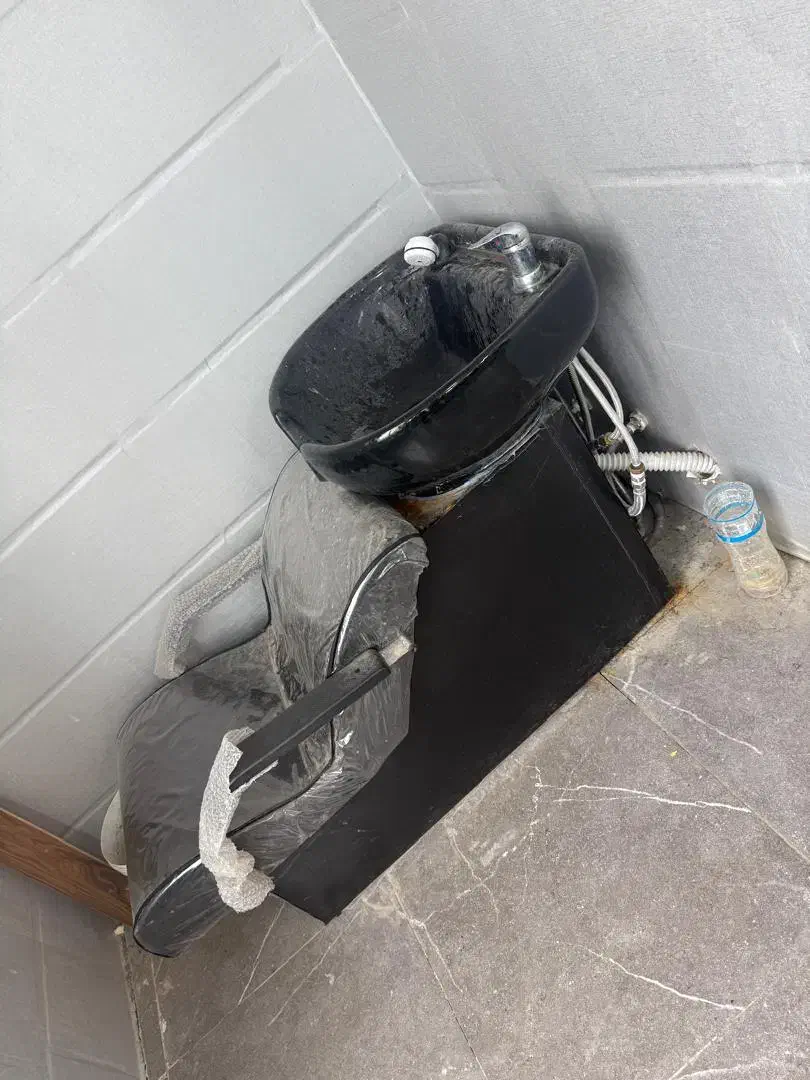 فروش فوری صندلی اریشگری و سرشور|آرایشگاه و سالن‌های زیبایی|باوی, |دیوار