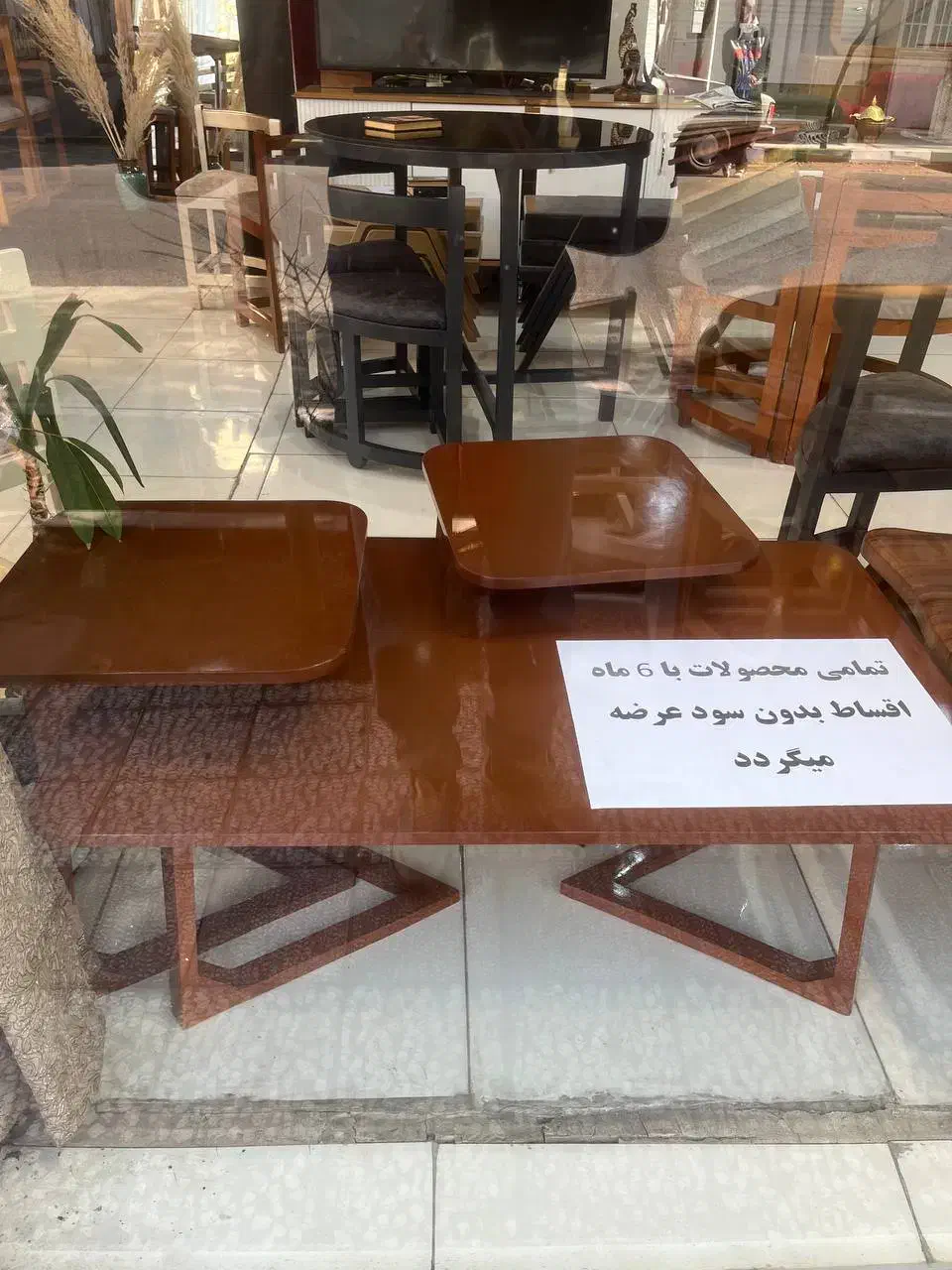 جلومبلی در گالری قرمز|مبلمان خانگی و میز عسلی|قم, شاه ابراهیم|دیوار