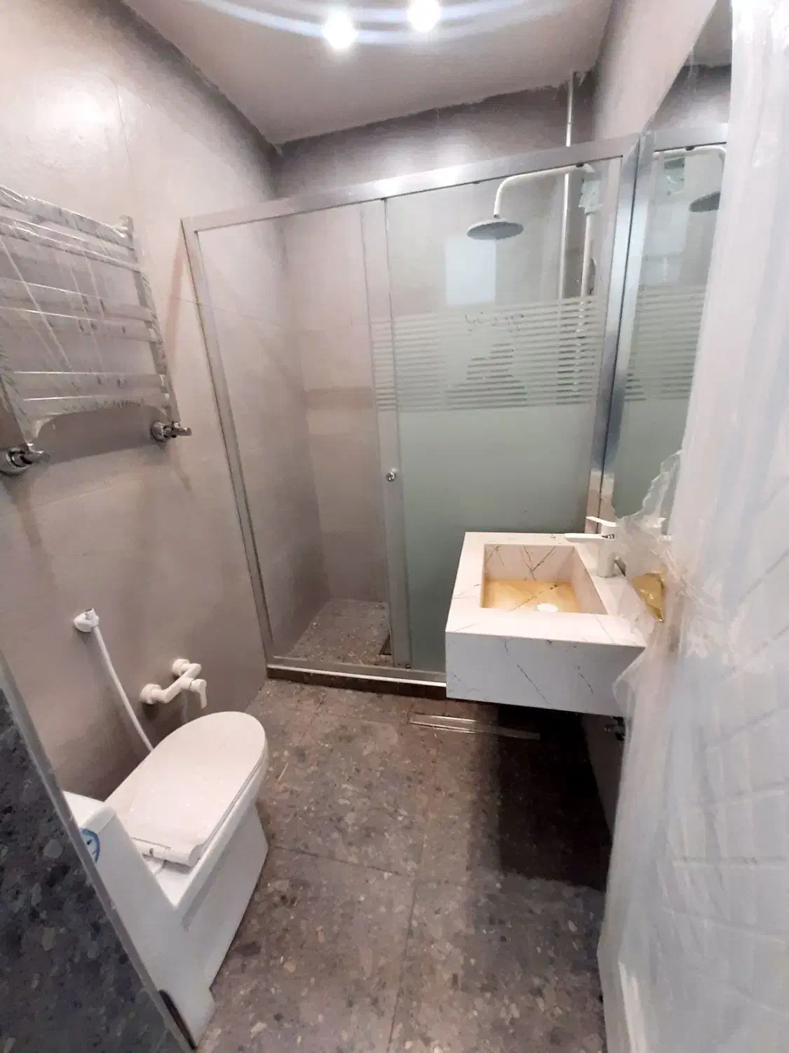 ۱۲۱ متر جردن ولیعصر ( نوساز طبقات بالا )